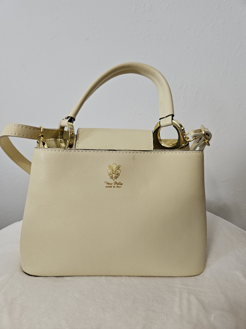 Vera Pelle Women’s Cream Top-Handle Bag with Gold Accents